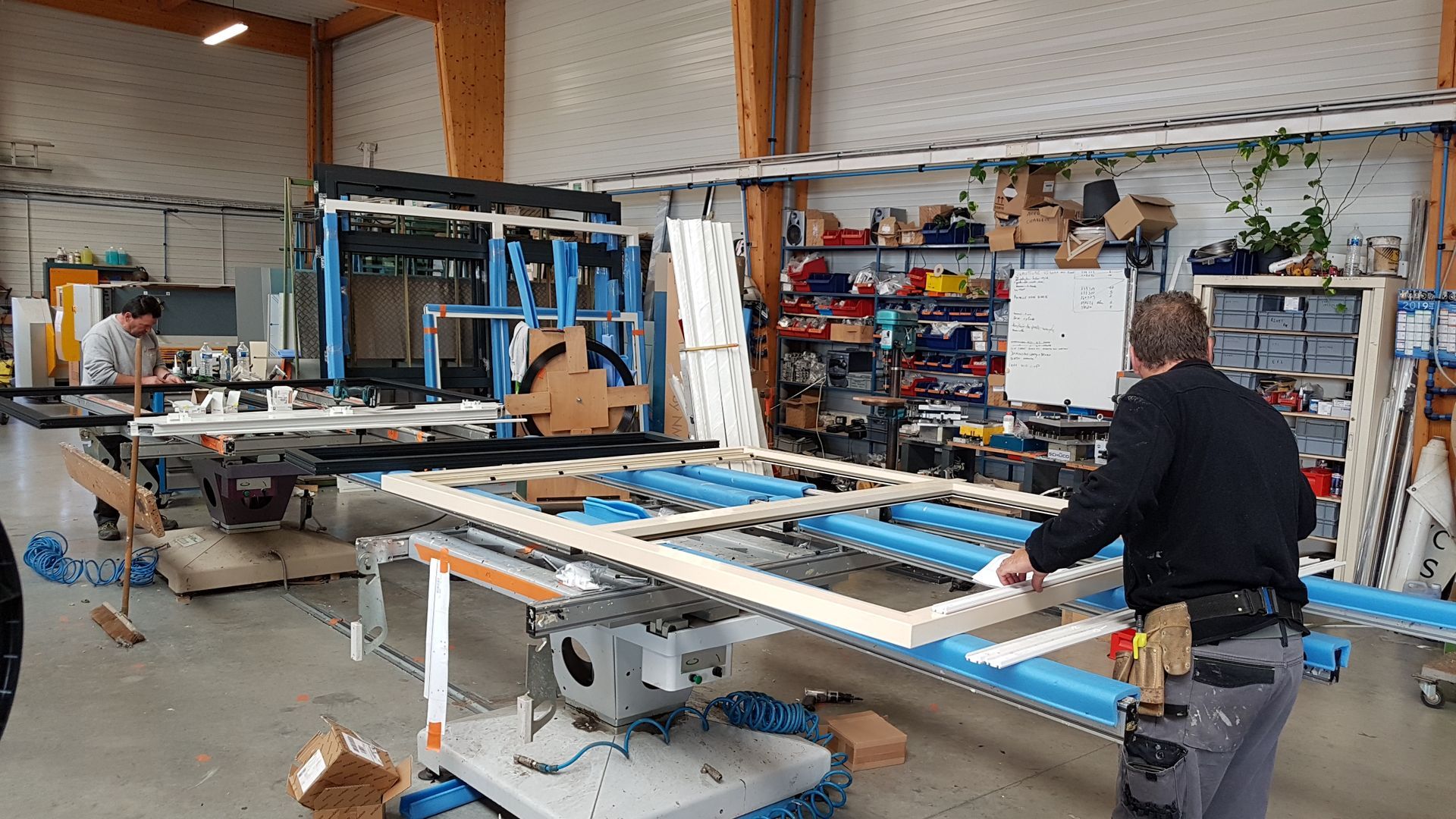 Atelier de montage des menuiseries SNMA GRANDPIERRE