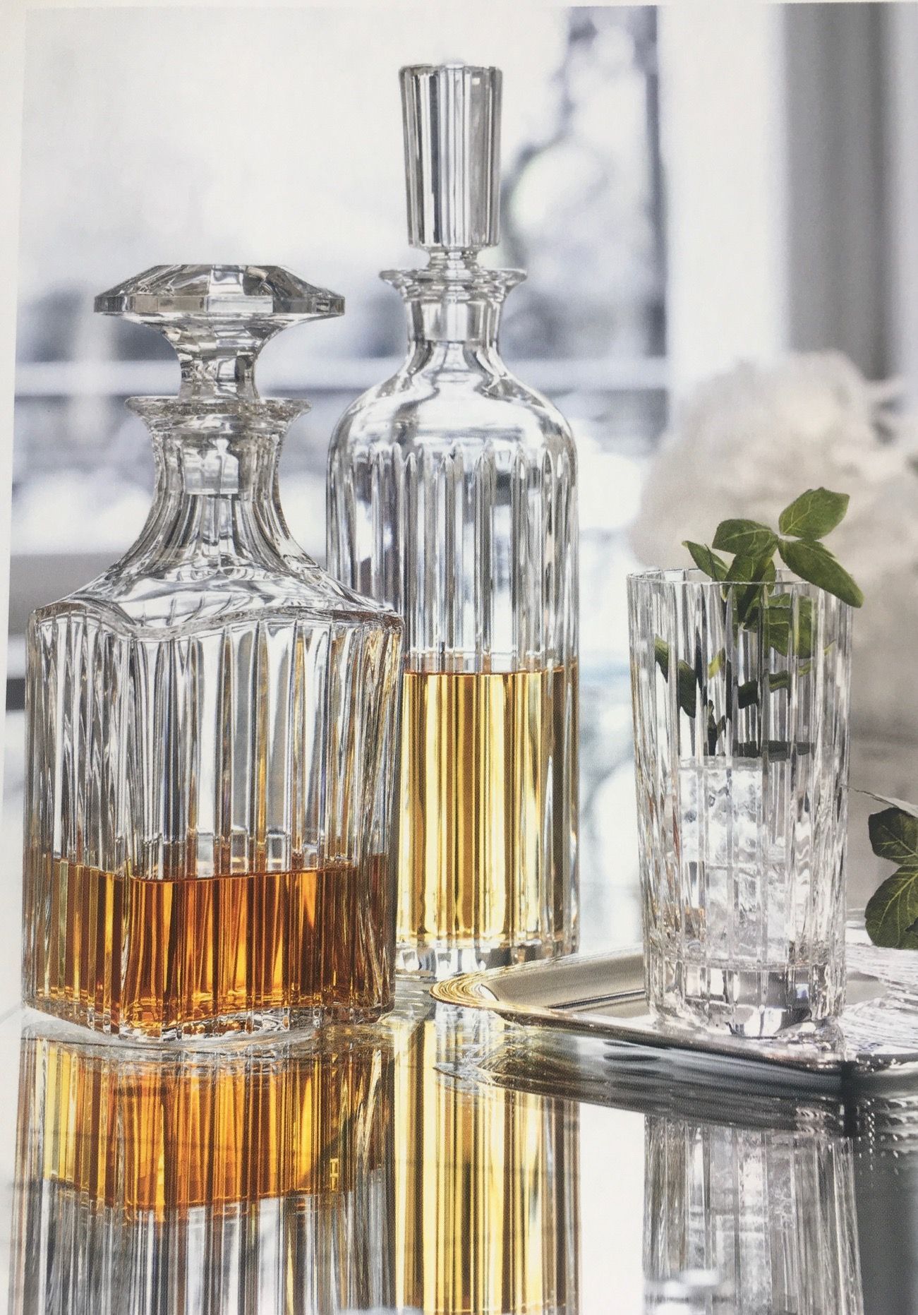 Whiskey-Set mit schweren, handgefertigten Gläsern und passender Karaffe in Premiumqualität.