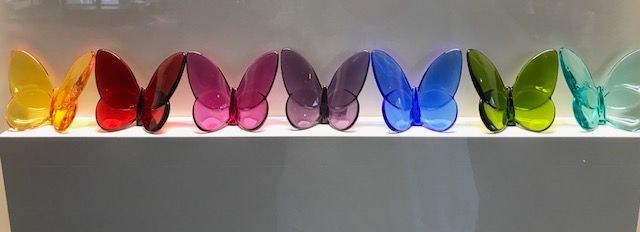 Charmante Schmetterlinge aus Glas in verschiedenen Farben für ein buntes Ambiente daheim.