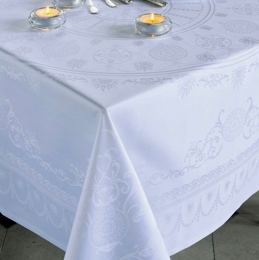 Farbenfrohe und hochwertige Tischwäsche von Garnier-Thiebaut, die französischen Chic auf den Tisch bringt.