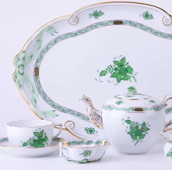 Filigrane und handbemalte Porzellankreationen von Herend, Luxus in jeder Facette.