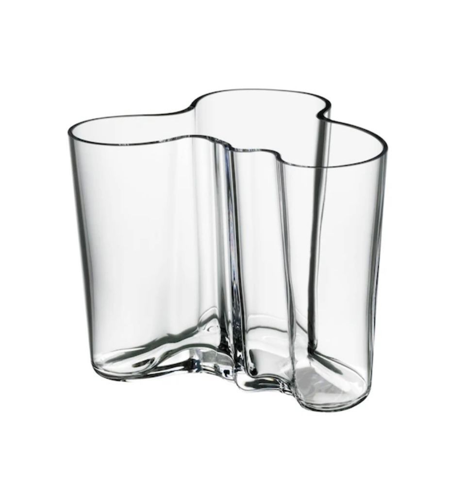 Finnische Designklassiker im Bereich Glaswaren und Tischkultur von Iittala.