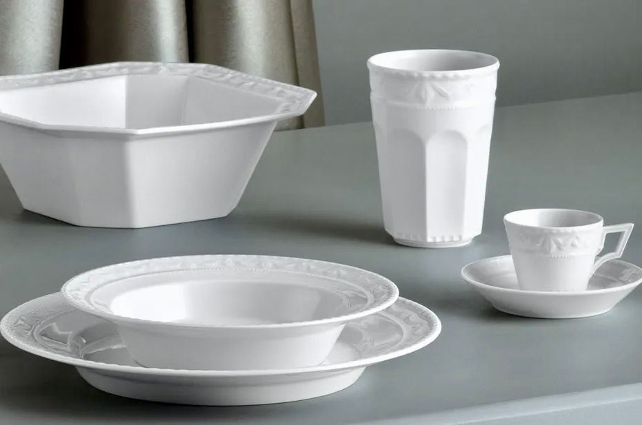 Königliche Porzellan-Manufaktur Berlin (KPM) bietet luxuriöses Porzellan mit königlichem Flair.