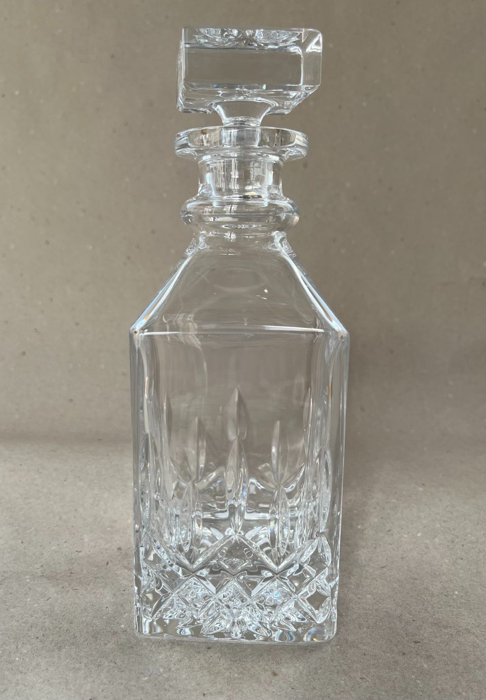 Prächtige Kristallwaren von Waterford, die irische Handwerkskunst mit zeitloser Eleganz kombinieren.