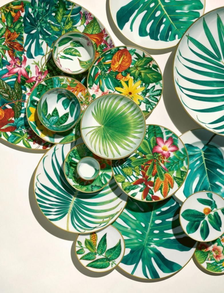 Aufwendig gestaltete Geschirrsets mit bunten Mustern bilden den Hingucker für Ihre Gäste.