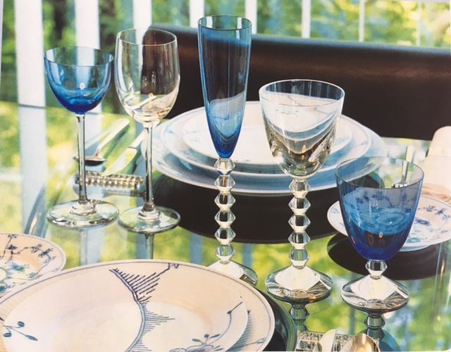 Entdecken Sie elegant gedeckte Tische mit Highlight auf filigranen Gläsern.