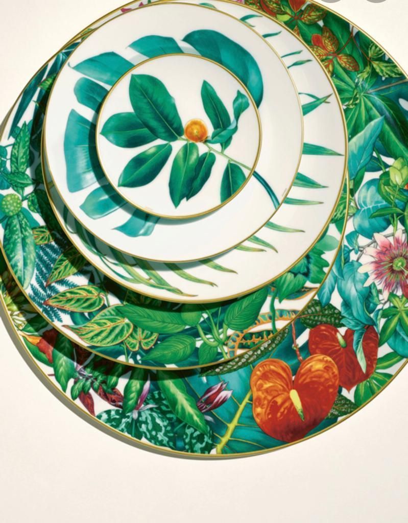 Handgemachtes Geschirr mit aufwendigen Mustern machen Ihre Tafel zum Hingucker.