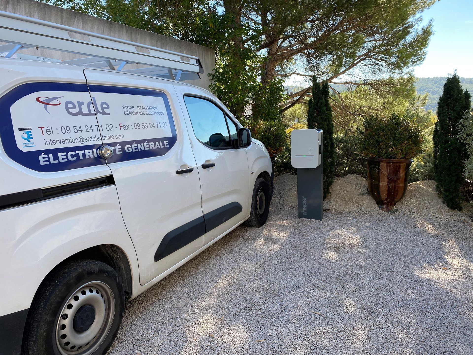 Borne de recharge de voiture électrique Aix en Provence électricien installation