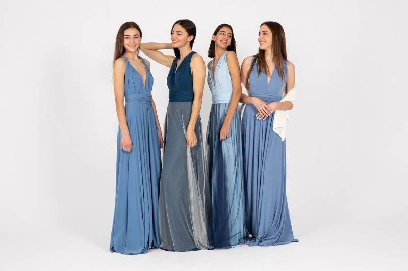 Des femmes portant des tenues de cocktail