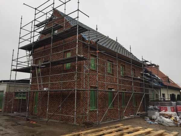 BEN-woning in de steigers