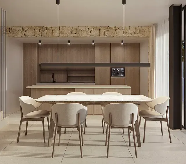 Un comedor con una mesa y sillas y una cocina al fondo.