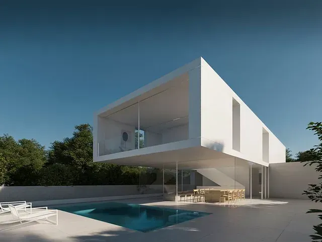 Una casa blanca con una piscina delante de ella.