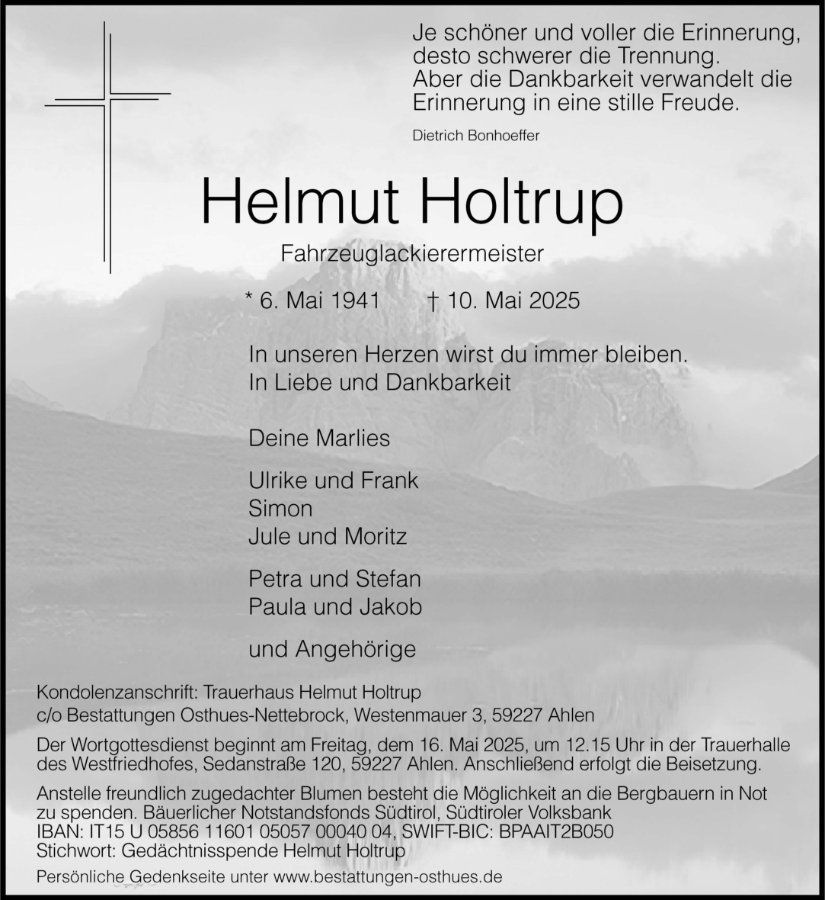 Gedenkplakat mit Kreuz, Bergkulisse und deutschem Text für Helmut Holtrop, 6. Mai 1941–10. Mai 2025