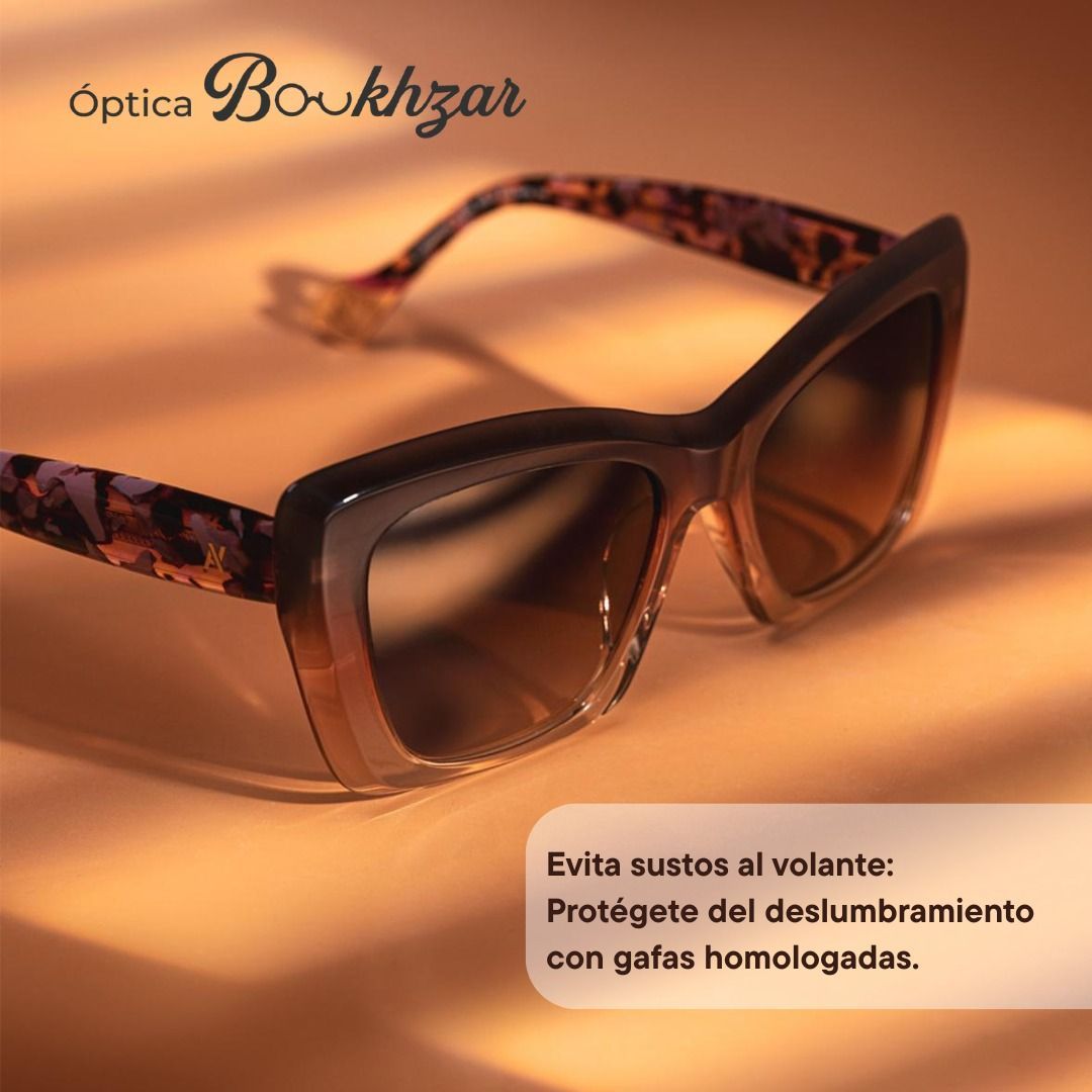 Gafas de sol con patillas carey y lentes marrones degradadas. Texto: