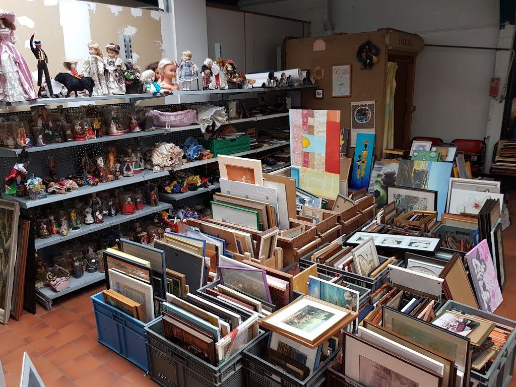 Ensemble d'objets pour la brocante