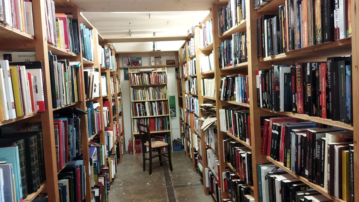 Bibliothèque au Emmaüs