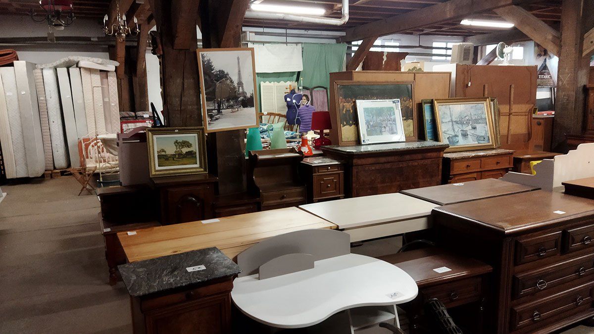 Mobilier anciens au Emmaüs