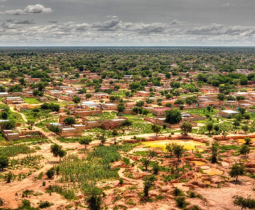 Vue panoramique sur le paysage du Sahel et de l'oasis, Dogondoutchi, Niger