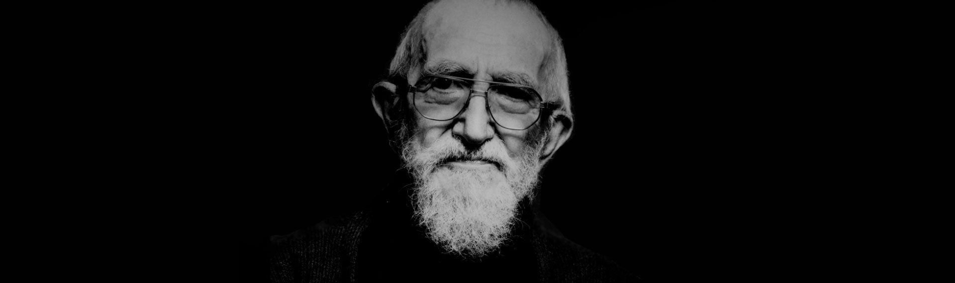 Photo de l'Abbé Pierre en noir et blanc