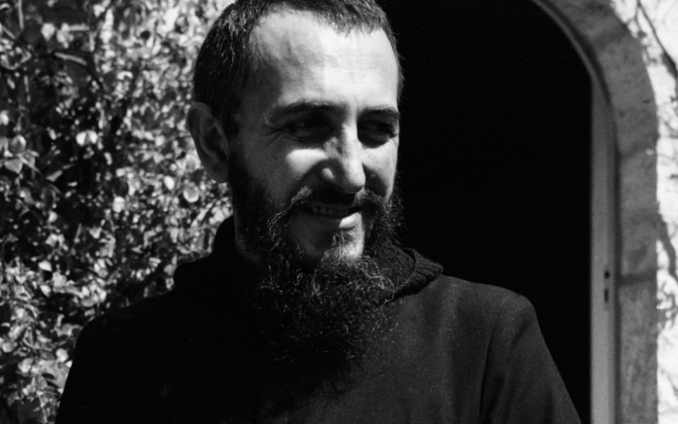 Portrait de l'Abbé Pierre en prêtre