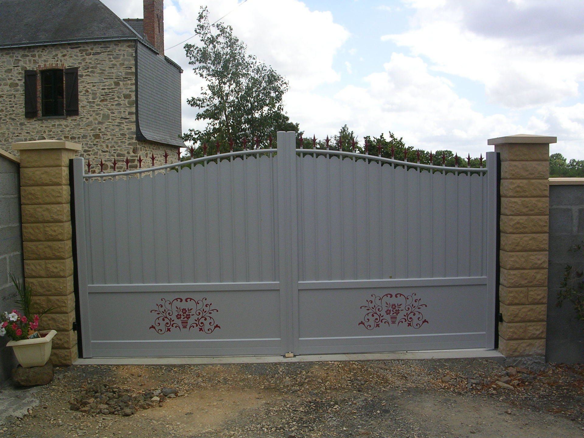 Portail rose et blanc