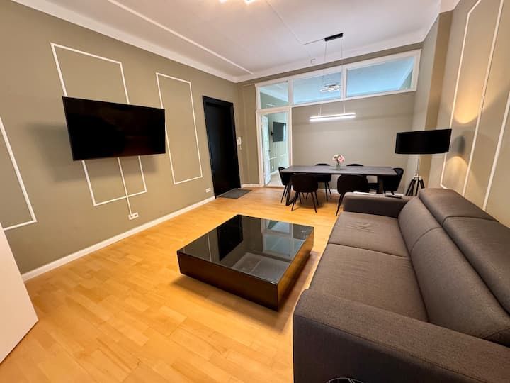 8 guests 1 bedroom