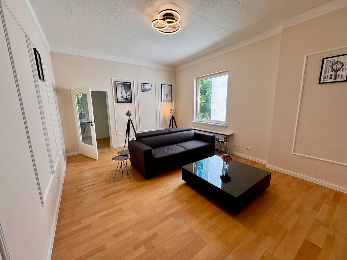 8 guests 1 bedroom