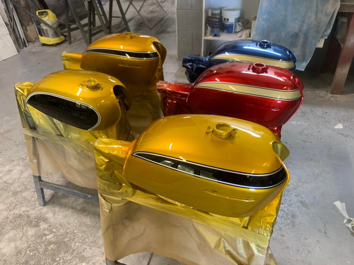 Réservoirs de motos.