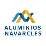 Logotipo para "Aluminios Navarcles" con cintas azules y doradas entrelazadas formando la letra "A".