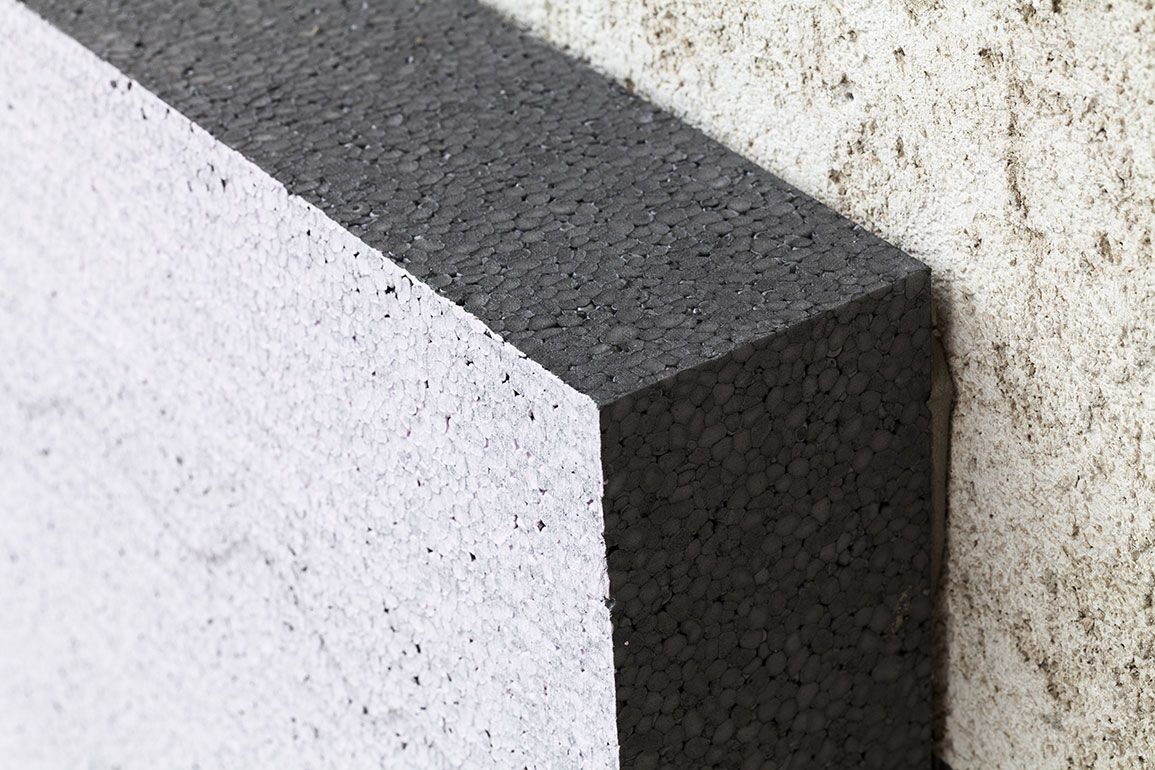 Focus sur un isolant thermique extérieur noir