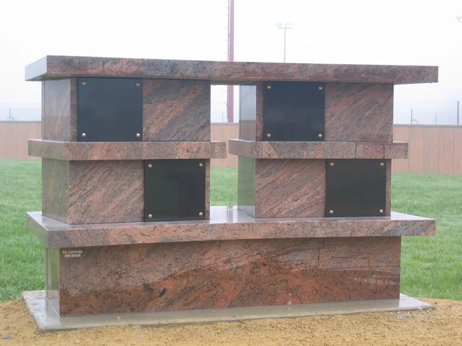 Columbarium réalisé par Marbrerie Couture