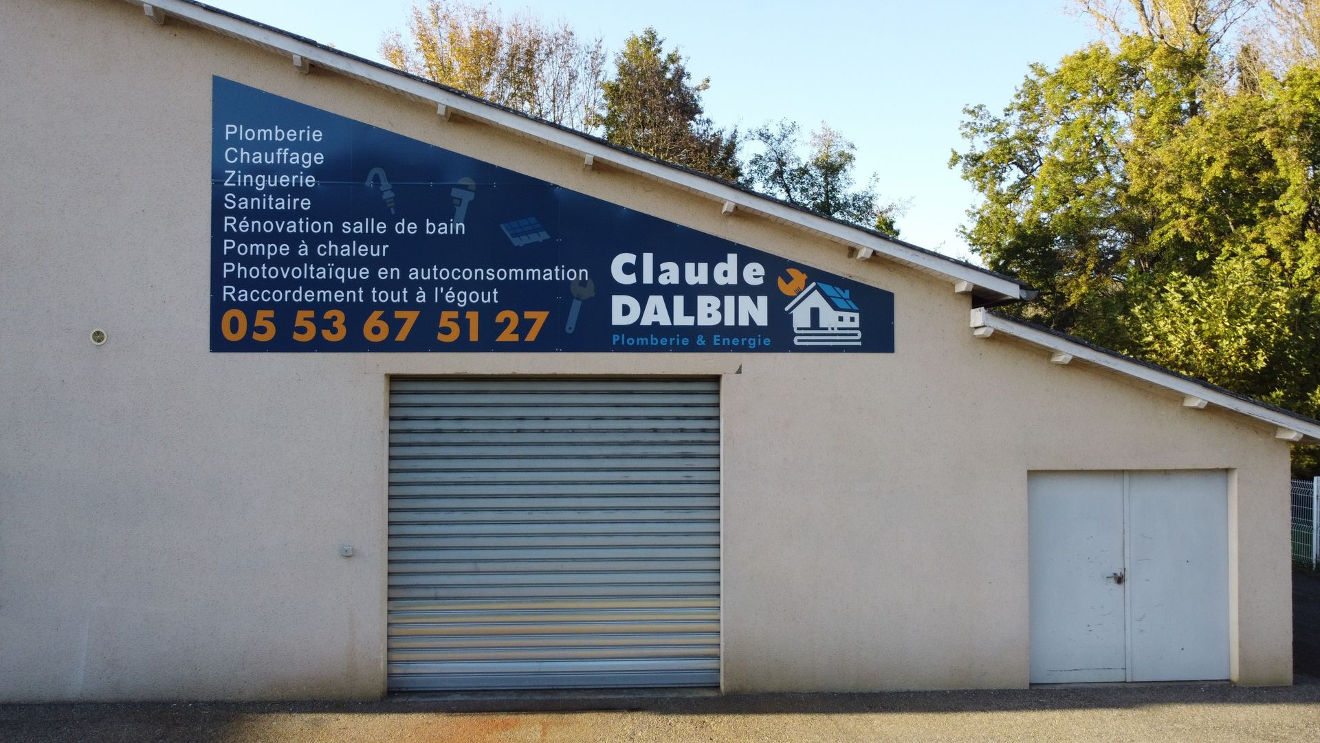 Devanture de l'entrepôt de l'entreprise Dalbin Claude SAS.