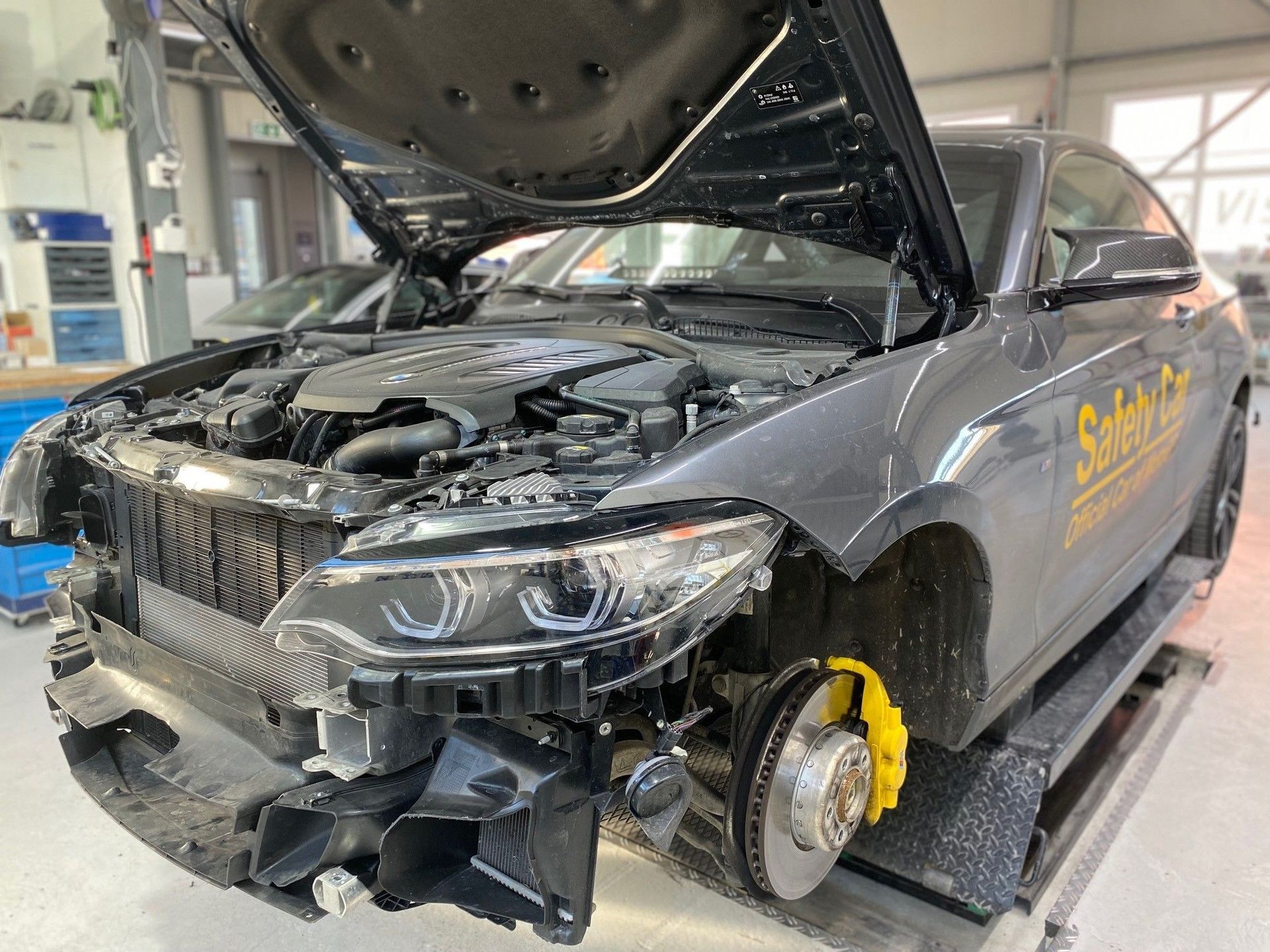 Carrosserie de Cornaux sarl - peinture - réparation- changement pare-brise - dégât carrosserie