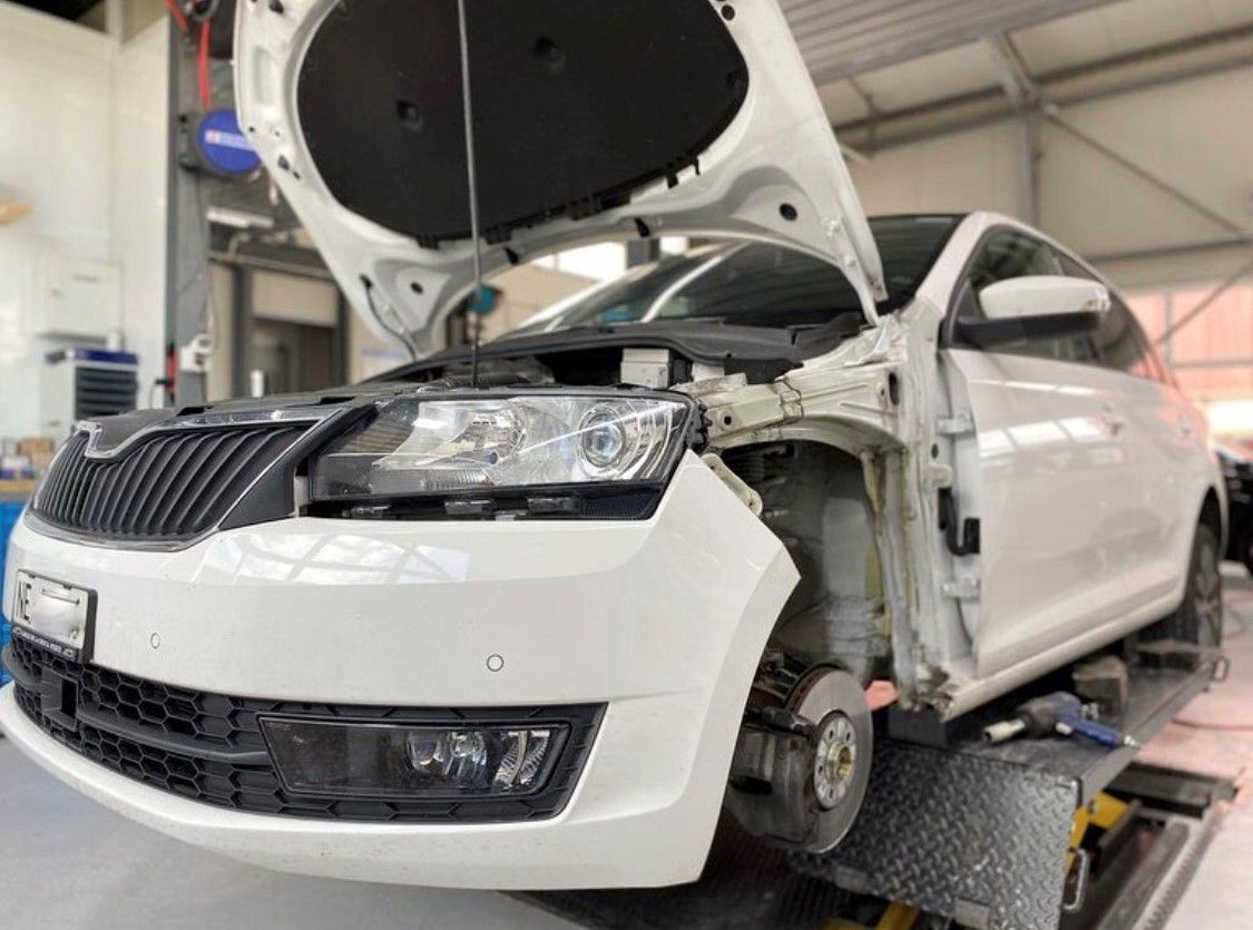 Carrosserie de Cornaux sarl - peinture - réparation- changement pare-brise - dégât carrosserie