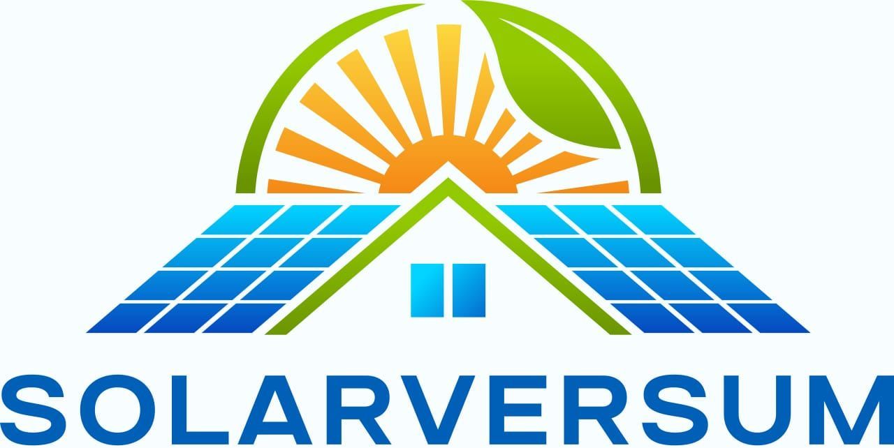 Das Logo von Solarversum zeigt ein Haus mit Solarmodulen auf dem Dach.