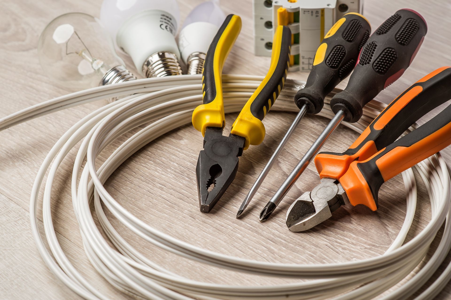 Des tuyaux et des outils.