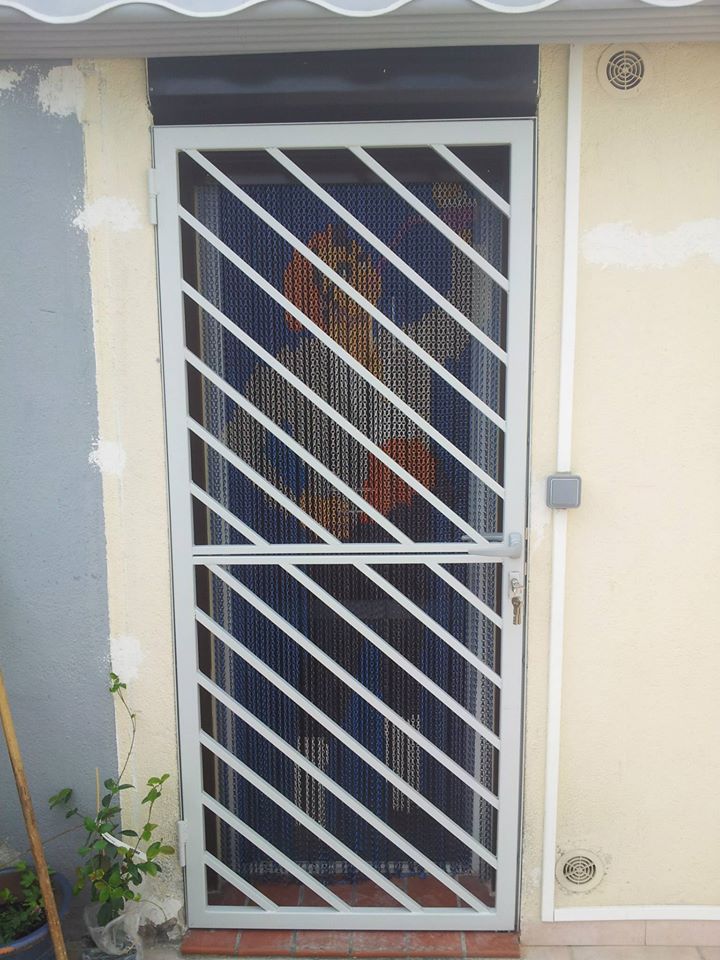 Pose de porte en acier