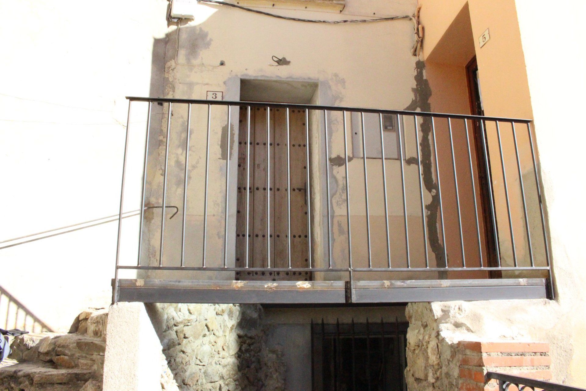 Pose de garde-corps acier