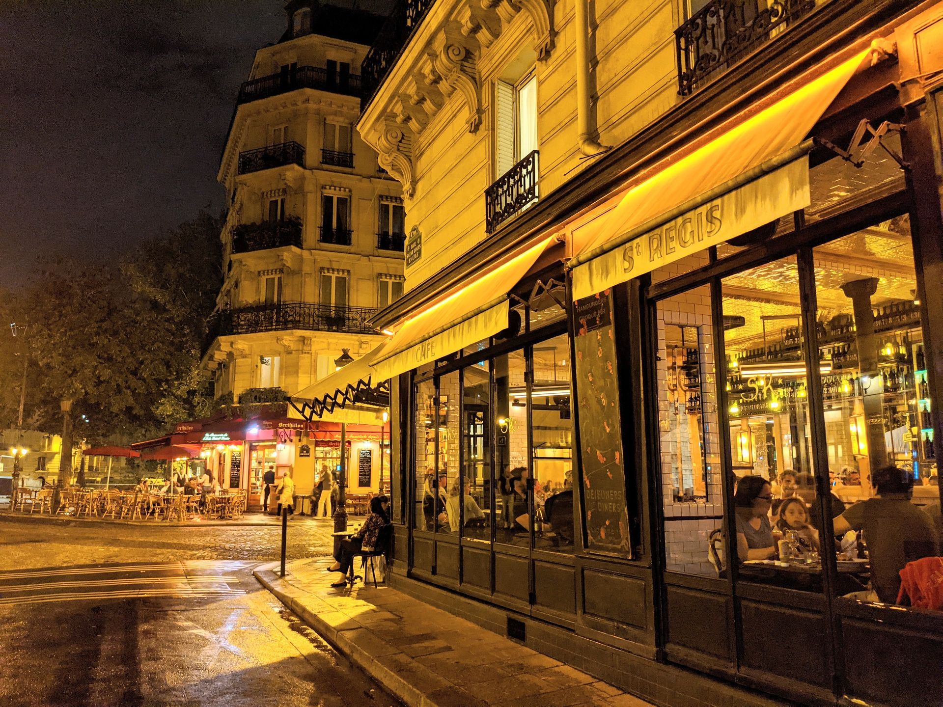 Brasserie Regis bei Nacht. Auf der Iles Saint Louis.