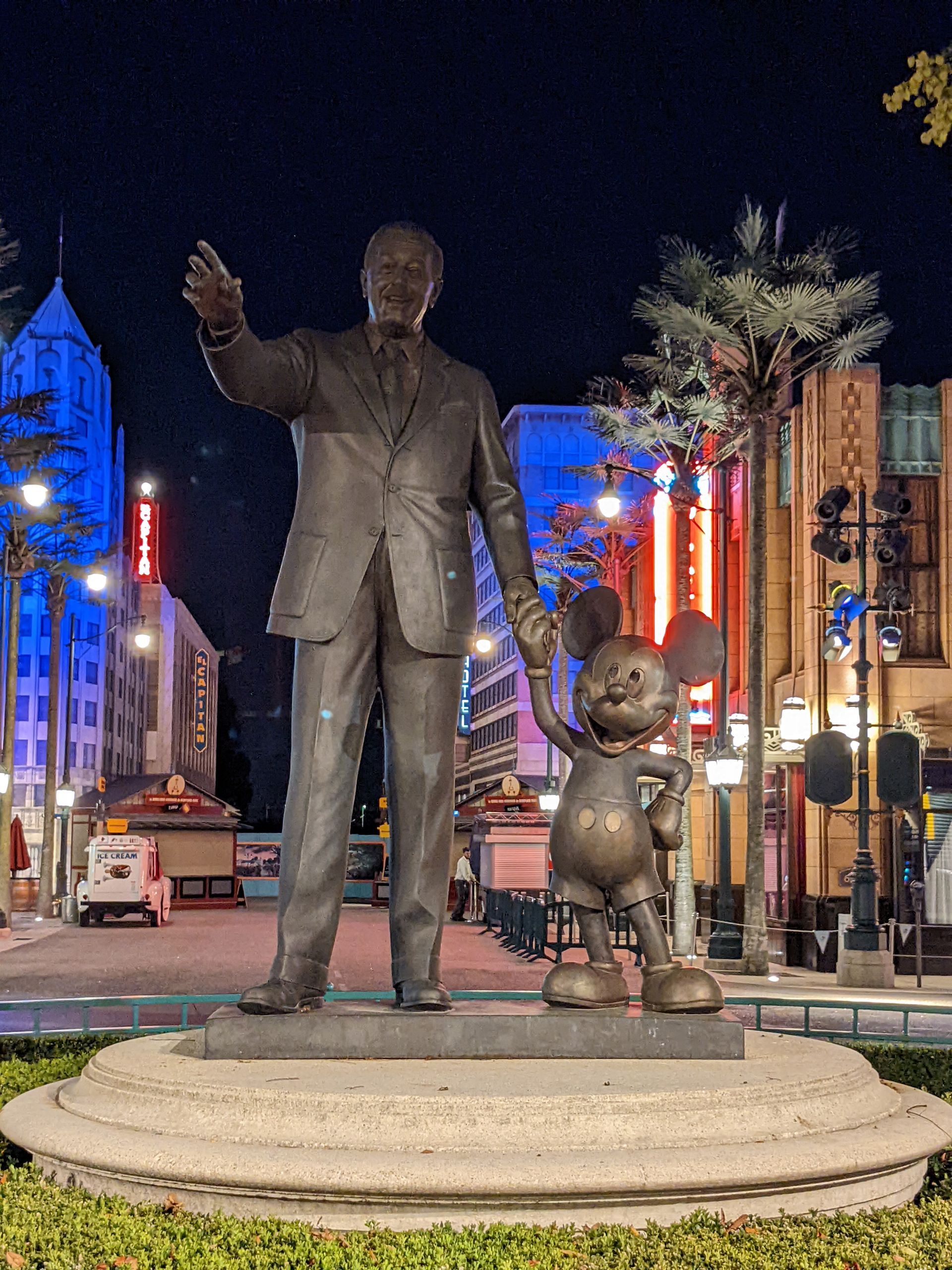 Figur Walt Disney und Mickey