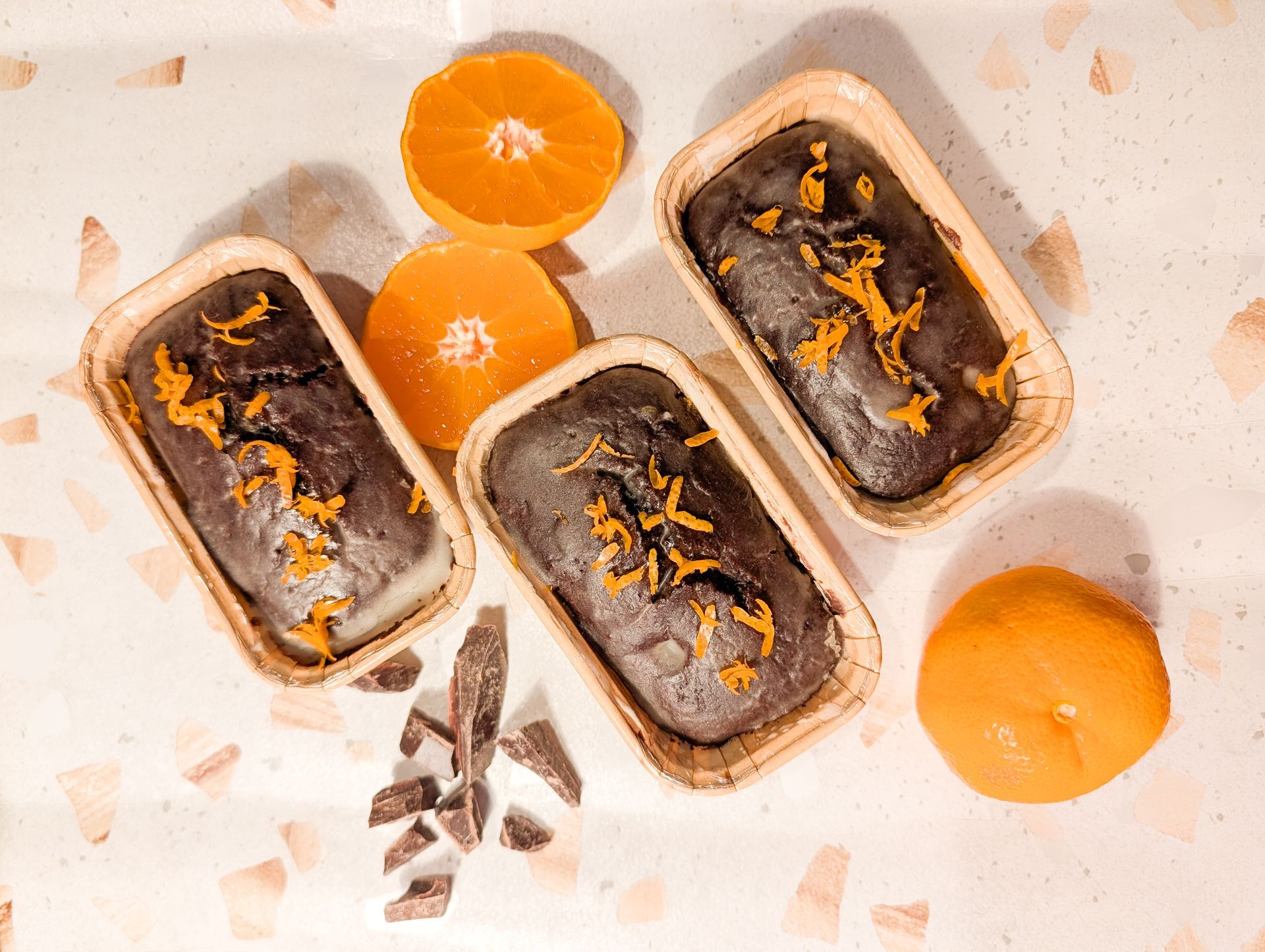 Kleine Mandarinenschokoküchlein, Mandarinen, Schokostücke