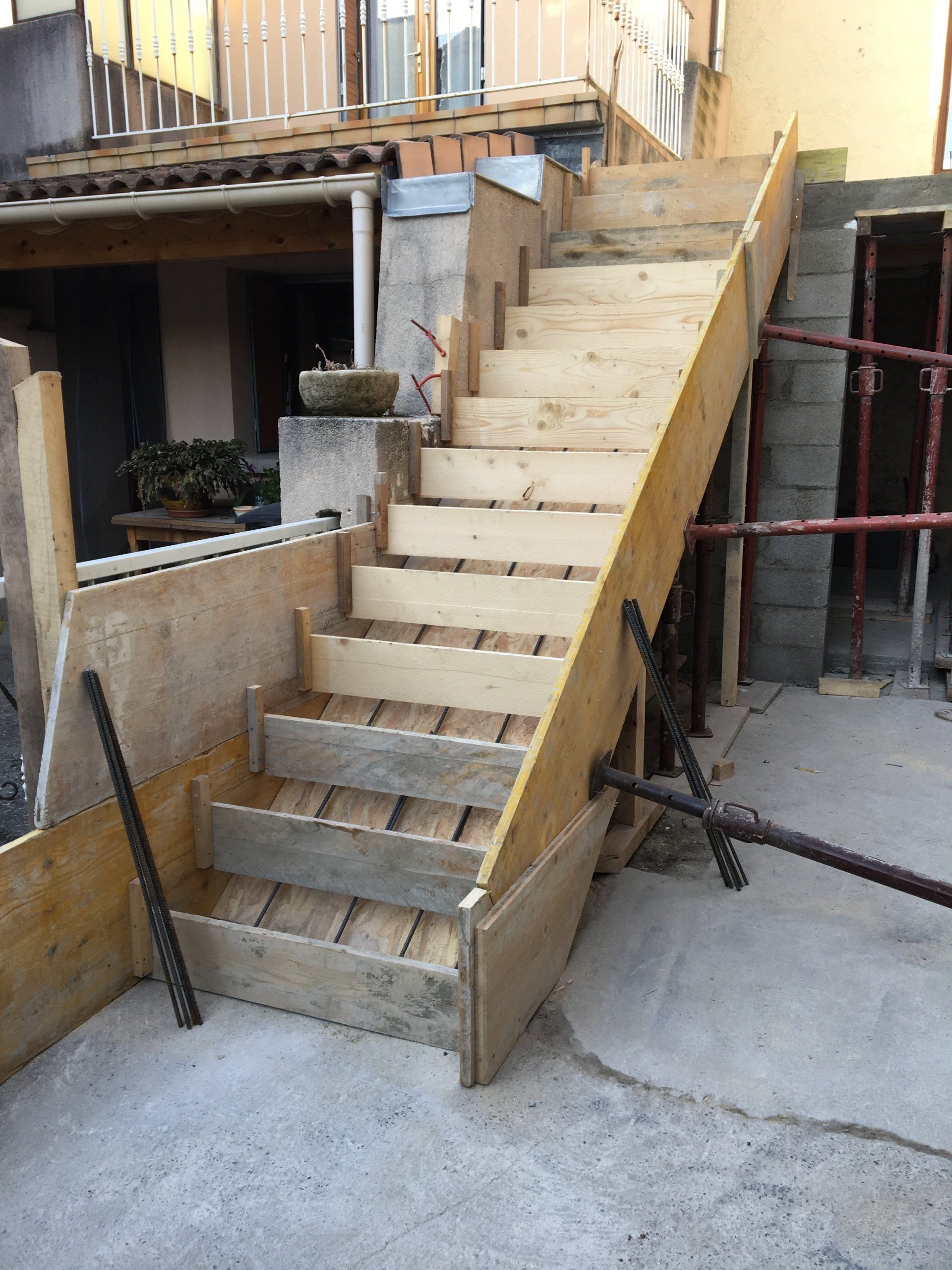 Escalier béton avant