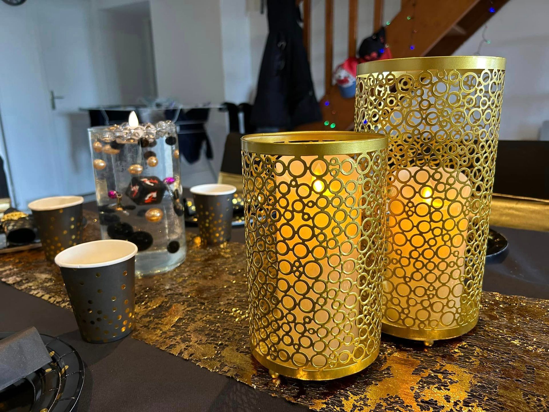 Bougies dorées pour une soirée insolite