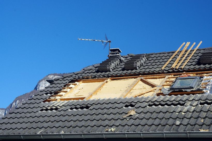 Des travaux d'isolation sur une toiture