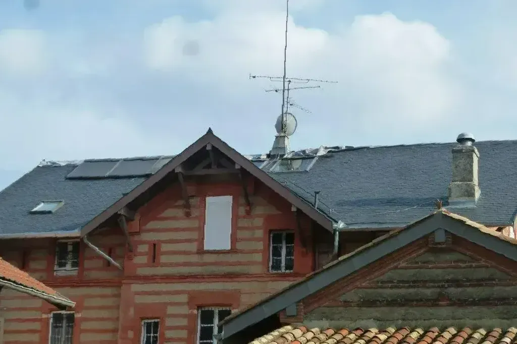 Le toit d'une maison