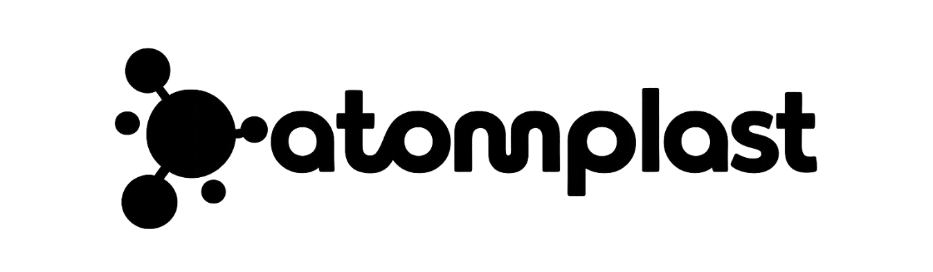 Logotipo de Atomplast en negro sobre fondo blanco con un icono circular.