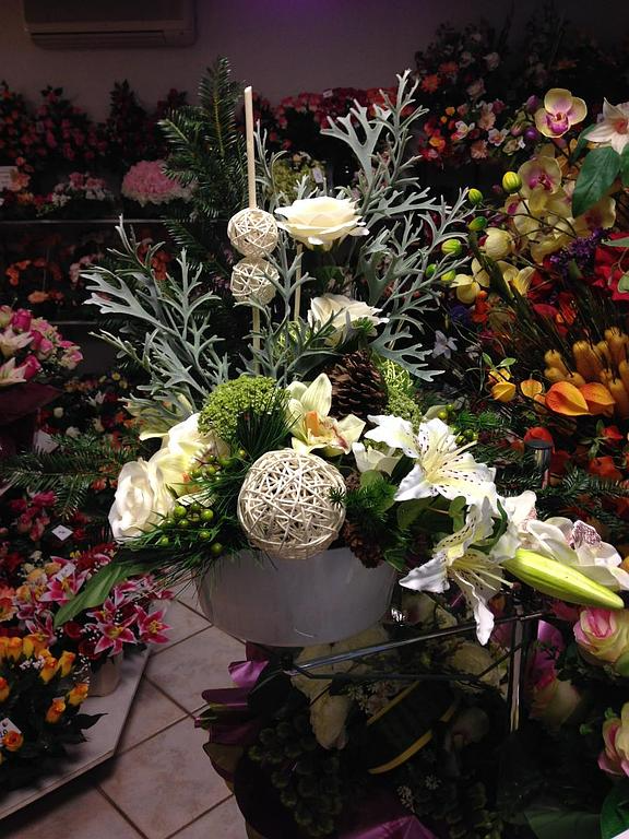 Compositions florales installées dans le magasin