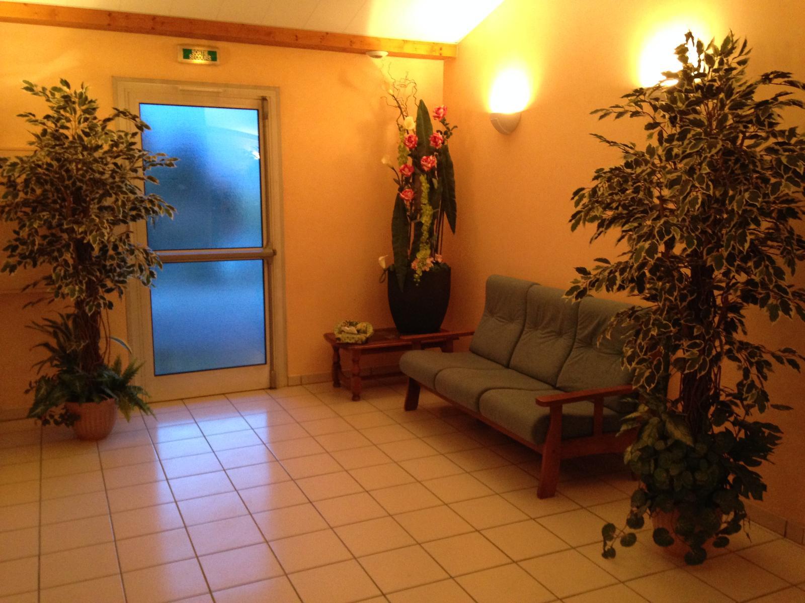 Canapé d'attente dans le funérarium