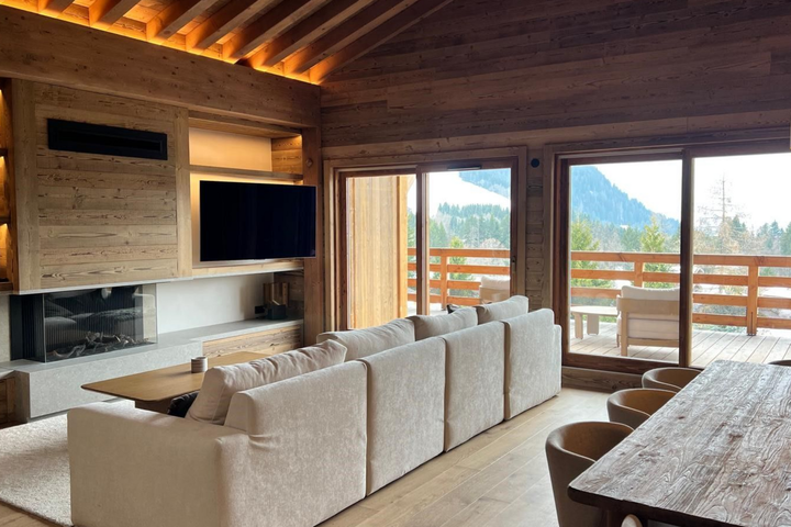 Salon dans un chalet à la montagne
