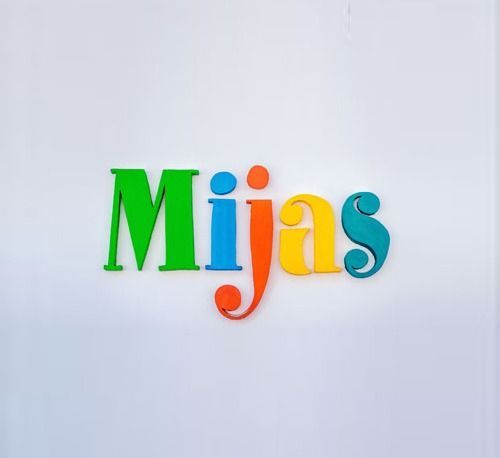 La palabra mijas está escrita en letras de colores sobre un fondo blanco.